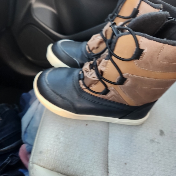 Kids Boots Size 3 - Picture 6 of 9